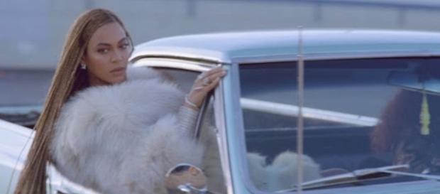 Cantora Beyoncé durante performance em um dos seus clipes Cantora Beyoncé durante performance em um dos seus clipes
