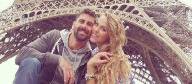 Jonathan elige París como lugar para pedirle matrimonio. Jonathan elige París como lugar para pedirle matrimonio.