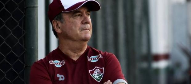Levir Culpi apenas observa treino físico na reapresentação do Fluminense (Foto: Globo.com) Levir Culpi apenas observa treino físico na reapresentação do Fluminense (Foto: Globo.com)
