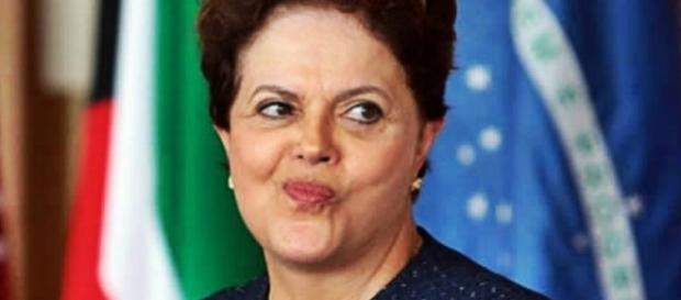 Senadores franceses defenderam Dilma Rousseff no manifesto escrito para o 'Le Monde' Senadores franceses defenderam Dilma Rousseff no manifesto escrito para o 'Le Monde'