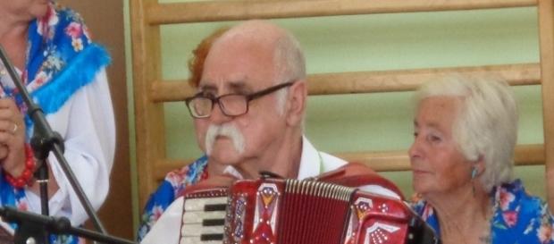 Tadeusz Sas i barwne Cendrowianki (źródło: Andrzej Ostromęcki). Tadeusz Sas i barwne Cendrowianki (źródło: Andrzej Ostromęcki).
