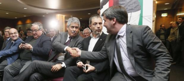 Vieira ganhou mais uma batalha a Bruno de Carvalho Vieira ganhou mais uma batalha a Bruno de Carvalho