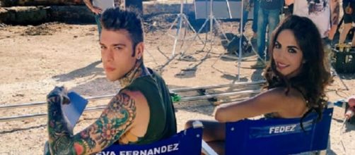 Fedez e Rocio Morales grande feeling sul set