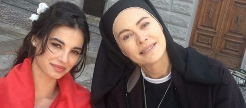 Elena Sofia Ricci e Francesca Chillemi sul set di 'Che Dio ci aiuti 4' - urbanpost.it