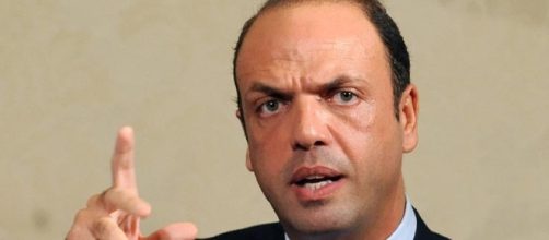 Il ministro Angelino Alfano Annuncia maggiori controlli al confine con la Francia