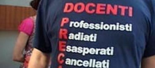 Ultime notizie scuola, venerdì 15 luglio 2016: rabbia docenti precari contro il mancato pagamento degli stipendi