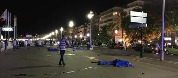 Los cadáveres de las 84 víctimas quedaron expuesto en el Paseo Marítimo de la ciudad costera Los cadáveres de las 84 víctimas quedaron expuesto en el Paseo Marítimo de la ciudad costera