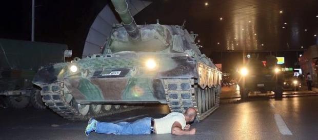 Lovitura de stat militară din Turcia a eșuat Lovitura de stat militară din Turcia a eșuat