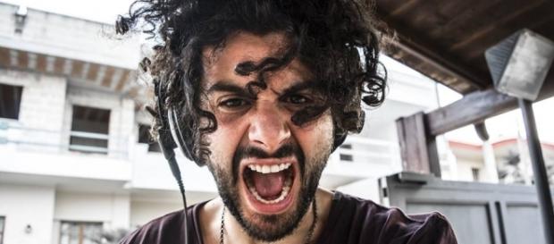 Simone Perrone: il cantautore e romanziere salentino firma, assieme a Laura Grasso, la regia di “Musica di m…” Simone Perrone: il cantautore e romanziere salentino firma, assieme a Laura Grasso, la regia di “Musica di m…”