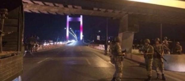 Turcia este în pragul unui război civil Turcia este în pragul unui război civil