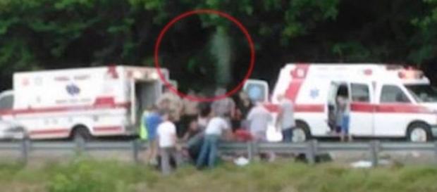 Espírito foi fotografado após morte de motoqueiro (Youtube) Espírito foi fotografado após morte de motoqueiro (Youtube)