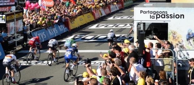 Final polémico en el sprint de la etapa 14 que tuvo como ganador al británico Mark Cavendish Final polémico en el sprint de la etapa 14 que tuvo como ganador al británico Mark Cavendish