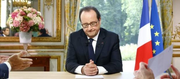 Hollande dando un comunicado oficial Hollande dando un comunicado oficial