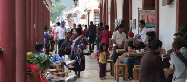 La fusión de México entre su pueblo originario y el ciudadano modernizado La fusión de México entre su pueblo originario y el ciudadano modernizado
