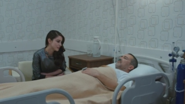 Cherry Season, puntata 24: Oyku veglia il padre malato