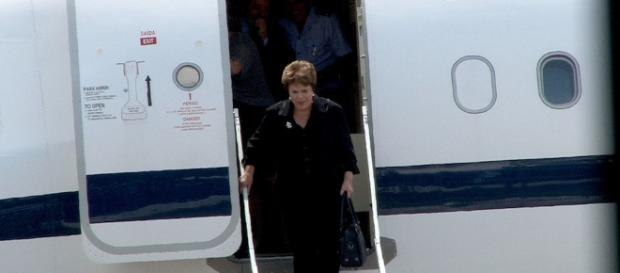 Dilma Rousseff traz duas malas cheias de pertences para Porto Alegre Dilma Rousseff traz duas malas cheias de pertences para Porto Alegre