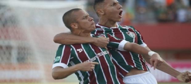 Marcos Júnior, de pênalti, definiu os 2 a 0 do Flu sobre o Cruzeiro (Foto: Lancepress) Marcos Júnior, de pênalti, definiu os 2 a 0 do Flu sobre o Cruzeiro (Foto: Lancepress)