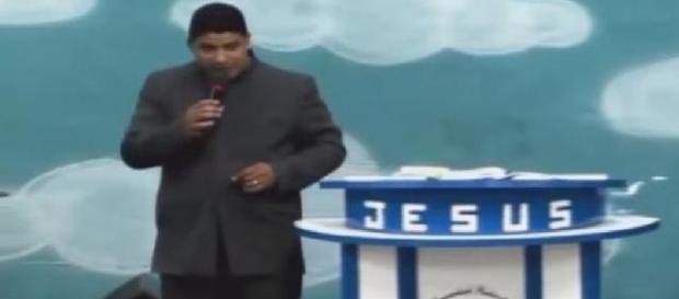 Pastor acusa Globo de crimes e satanismo Pastor acusa Globo de crimes e satanismo