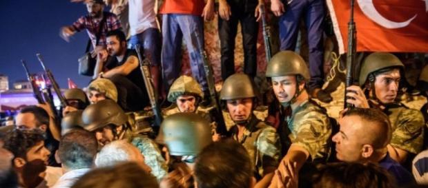 Tentative de coup d'État et situation très confuse en Turquie Tentative de coup d'État et situation très confuse en Turquie