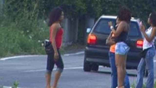 Prostituzione: una deputata del PD propone multe di 10.000€ e persino il carcere per punire i clienti