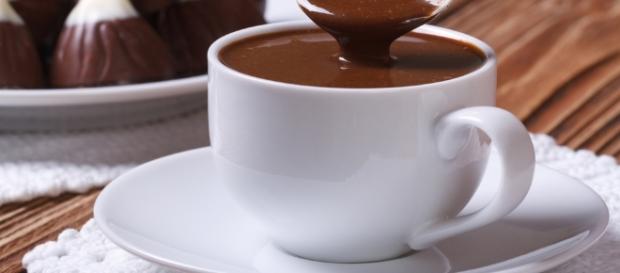 Chocolate quente cremoso para cai muito bem no inverno Chocolate quente cremoso para cai muito bem no inverno
