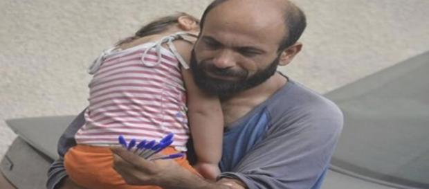 La emotiva foto que está cambiando la vida de un refugiado sirio - lavozdegalicia.es La emotiva foto que está cambiando la vida de un refugiado sirio - lavozdegalicia.es