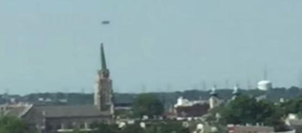Objeto foi notado sobre o município de Staten Island (Youtube/secureteam10) Objeto foi notado sobre o município de Staten Island (Youtube/secureteam10)