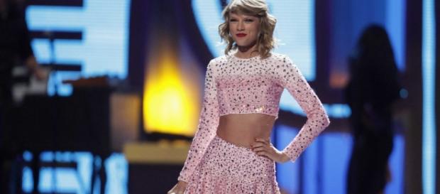 Photo of Taylor Swift on stage (via Google) Photo of Taylor Swift on stage (via Google)