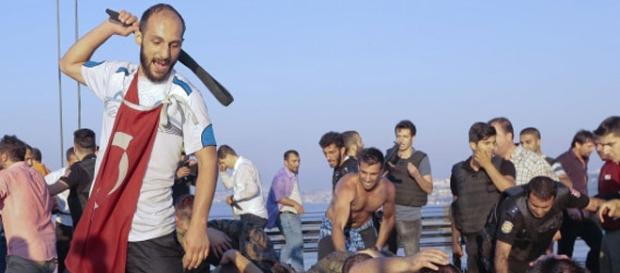 Répression des Mutins à Ankara après le putsch manqué. Crédit photo prechi-precha.fr Répression des Mutins à Ankara après le putsch manqué. Crédit photo prechi-precha.fr