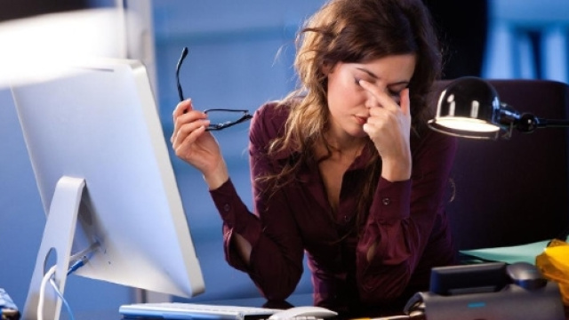 Lavorare di notte può aumentare il rischio di ammalarsi di cancro