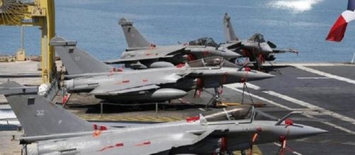 Come annunciato da Hollande, l'aviazione francese è entrata in azione contro l'Isis