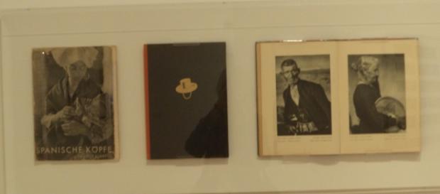 Exposición Fotos y libros España 1905 - 1977 Exposición Fotos y libros España 1905 - 1977