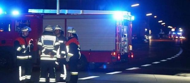 Germania: al grido di 'Allah akbar' un afghano con un'accetta ha ferito 4 persone in treno fonte foto: quotidiano.net. Germania: al grido di 'Allah akbar' un afghano con un'accetta ha ferito 4 persone in treno fonte foto: quotidiano.net.