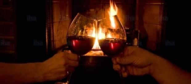 O álcool presente em bebidas, na verdade, não esquenta o corpo O álcool presente em bebidas, na verdade, não esquenta o corpo