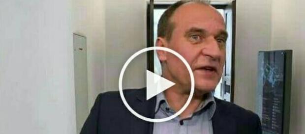Paweł Kukiz ostro o podwyżkach dla posłów. Paweł Kukiz ostro o podwyżkach dla posłów.