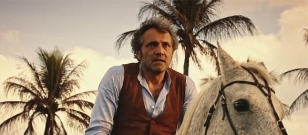 Santo vai levar três tiros (Divulgação/Globo) Santo vai levar três tiros (Divulgação/Globo)