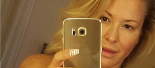Anastacia senza veli dopo il tumore al seno: selfie osè su Instagram