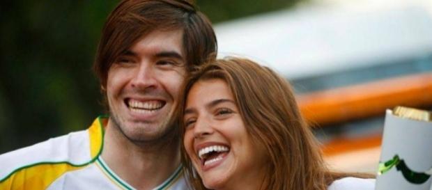 Calu Rivero y Germán Garmendia posan con la Antorcha Olímpica. Calu Rivero y Germán Garmendia posan con la Antorcha Olímpica.