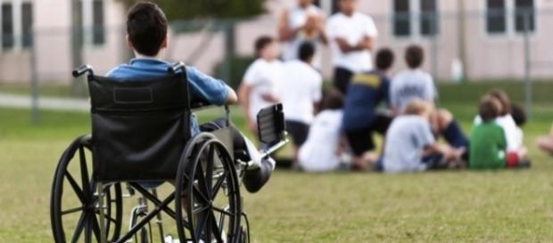 Menino cadeirante é estuprado por colegas de escola Menino cadeirante é estuprado por colegas de escola