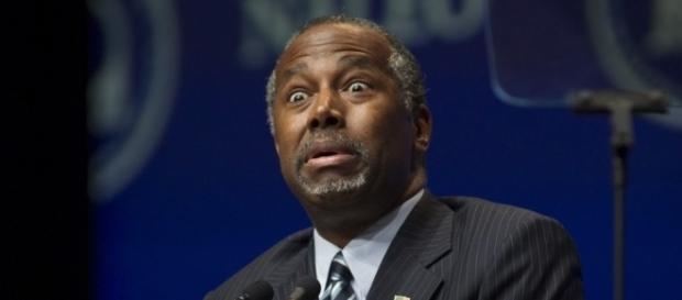 Ben Carson diz que tese de Hillary, escrita em 1969, envolve Lúcifer Ben Carson diz que tese de Hillary, escrita em 1969, envolve Lúcifer