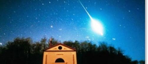 Enorme palla di fuoco sui cieli del Sud: cielo illuminato a giorno ... - sott.net
