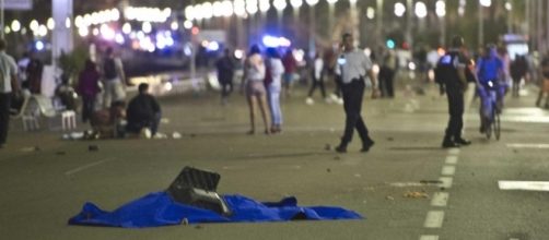 Le tragiche immagini del lungomare di Nizza dopo l'attentato del 14 luglio