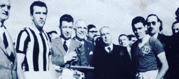 Dirigentes da Fifa, jogadores da Juventus-ITA e do Palmeiras na final da Copa Rio 1951 Dirigentes da Fifa, jogadores da Juventus-ITA e do Palmeiras na final da Copa Rio 1951