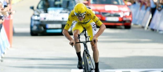 El británico Chris Froome se impuso en la cronoescalada y prácticamente sentenció el triunfo en la prueba rutera más importante del mundo El británico Chris Froome se impuso en la cronoescalada y prácticamente sentenció el triunfo en la prueba rutera más importante del mundo