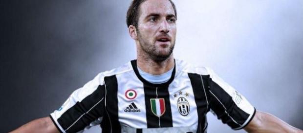 Higuaín es nuevo jugador de la Juventus Higuaín es nuevo jugador de la Juventus