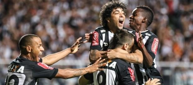 Luan está de volta e poderá jogar contra o Palmeiras. Luan está de volta e poderá jogar contra o Palmeiras.