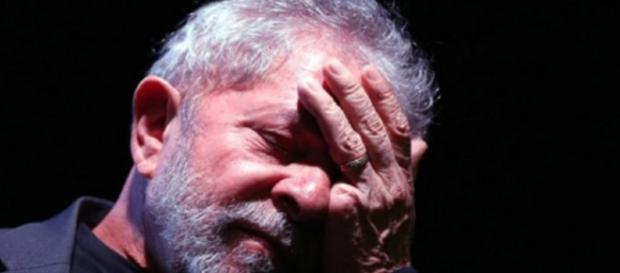 Lula aparece cabisbaixo em foto - Google Lula aparece cabisbaixo em foto - Google