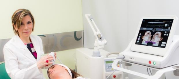 Ponerse en manos de profesionales es la única manera de asegurar la salud a la hora de someterse a un tratamiento de belleza Ponerse en manos de profesionales es la única manera de asegurar la salud a la hora de someterse a un tratamiento de belleza