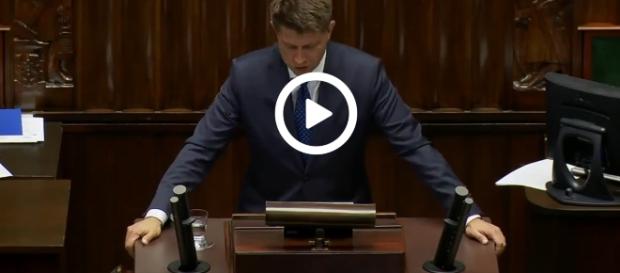 Ryszard Petru na mównicy sejmowej. Ryszard Petru na mównicy sejmowej.