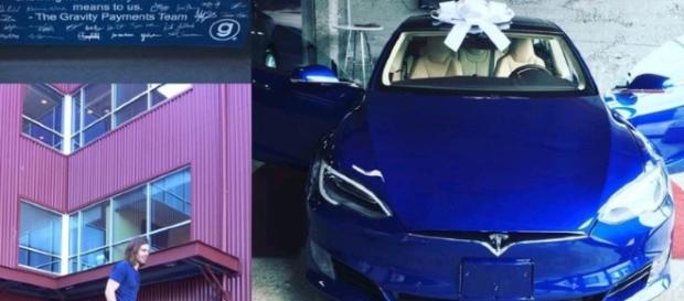 Sus empleados le regalan un auto por su generosidad a su jefe. (Foto: Facebook) Sus empleados le regalan un auto por su generosidad a su jefe. (Foto: Facebook)